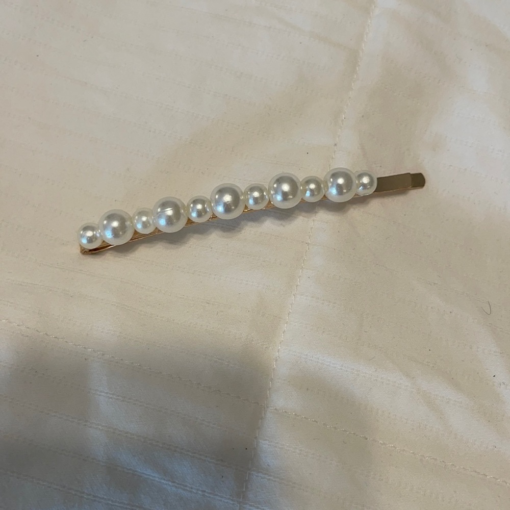 Pearl barrette